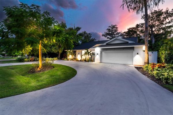 903 Bluebird, Naples, Florida 34104, image 1