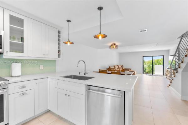 Gables Harbour, 6901 Edgewater Dr #328, Coral Gables, Florida 33133, image 1