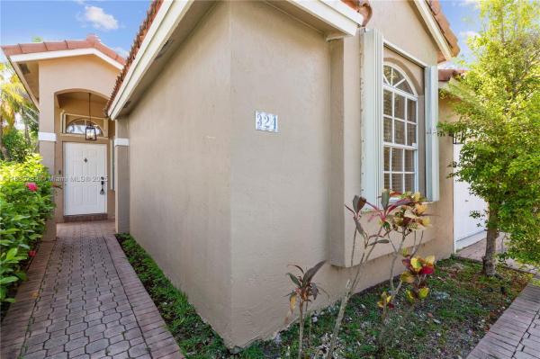 Portraits At Pembroke Pointe, 324 NW 107th Ave, Pembroke Pines, Florida 33026, image 3