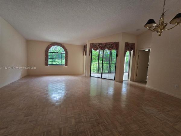 Excellente Village, 5139 Europa Dr #P, Boynton Beach, Florida 33437, image 3