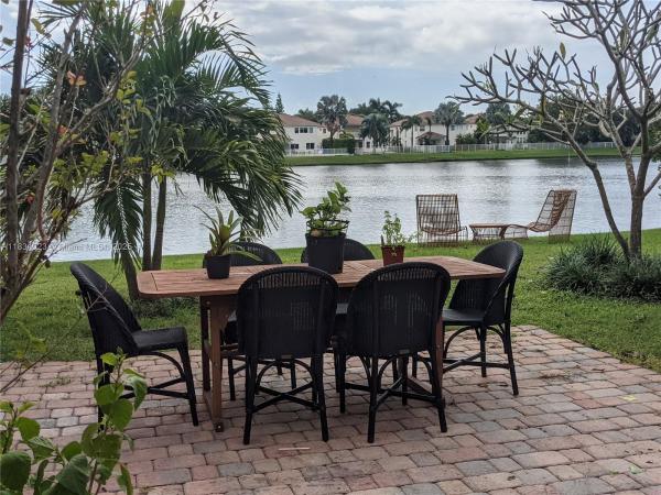 Walnut Creek, Pembroke Pines, Florida 33024, image 1