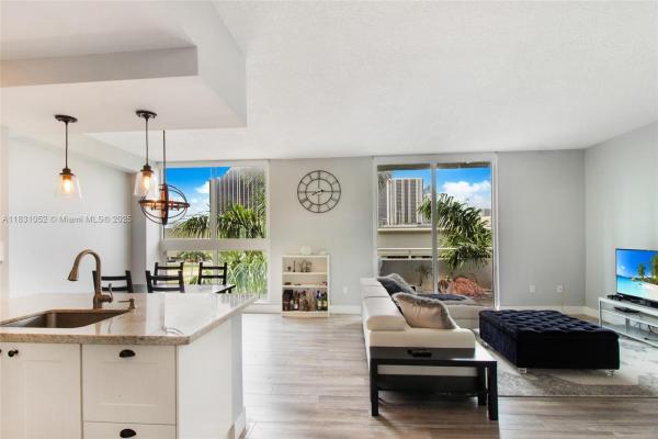 1800 Biscayne Plaza, 275 NE 18th St #405, Miami, Florida 33132, image 1