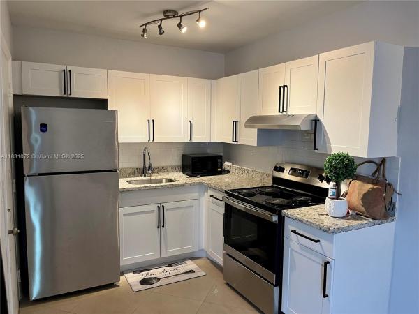 Palmview, 1824 Monroe St #8, Hollywood, Florida 33020, image 1