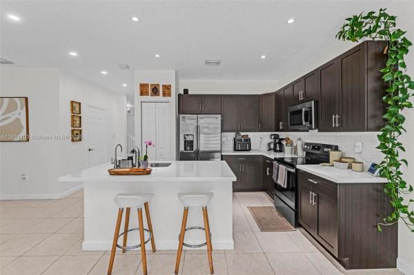 Aquabella, 10021 W 32nd Ln, Hialeah, Florida 33018, image 1