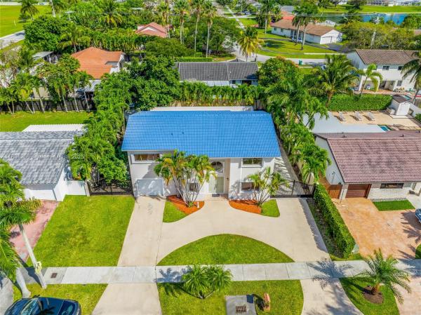 Peacock Place, 15235 SW 99th Ct, Palmetto Estates, Florida 33157, image 2