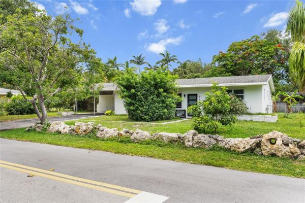 8225 SW 117th Ter, Unincorporated Dade County, Florida 33156, image 1