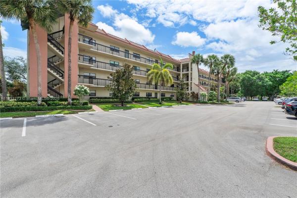 Hammocks Lake Forest, 1706 Hammock Blvd #110, Coconut Creek, Florida 33063, image 1