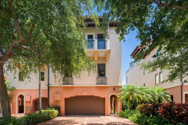 Royal Harbour Yacht Club, 6226 Paradise Point Dr, Palmetto Bay, Florida 33157, image 1
