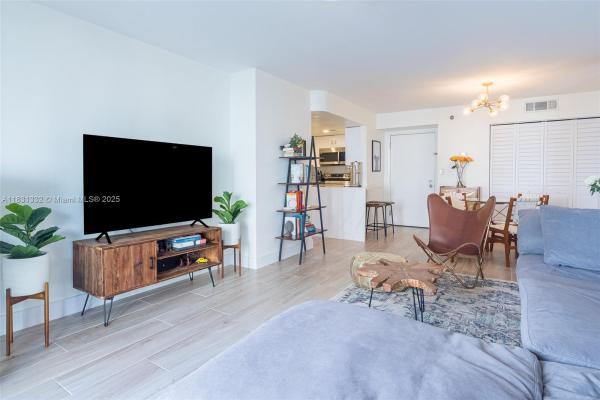 Isola, 770 Claughton Island Dr 609, Miami, Florida 33131, image 1