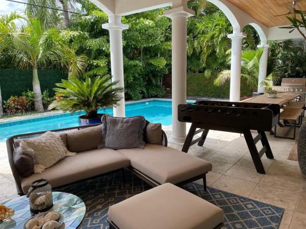 Biscayne Key Estates, 678 Woodcrest Rd, Key Biscayne, Florida 33149, image 1