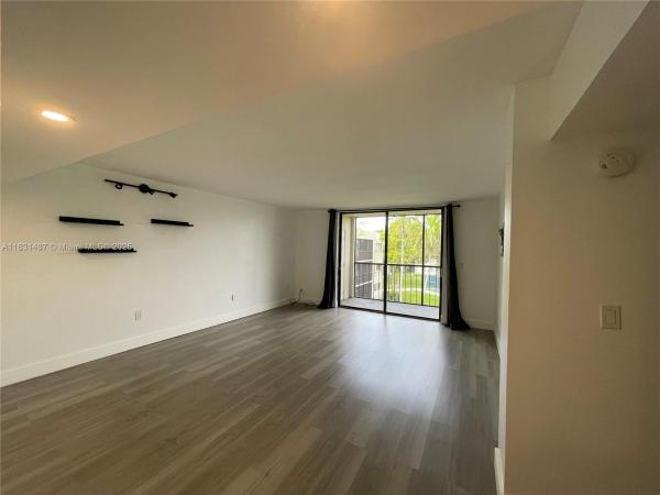 8025 SW 107th Ave #323, Unincorporated Dade County, Florida 33173, image 1