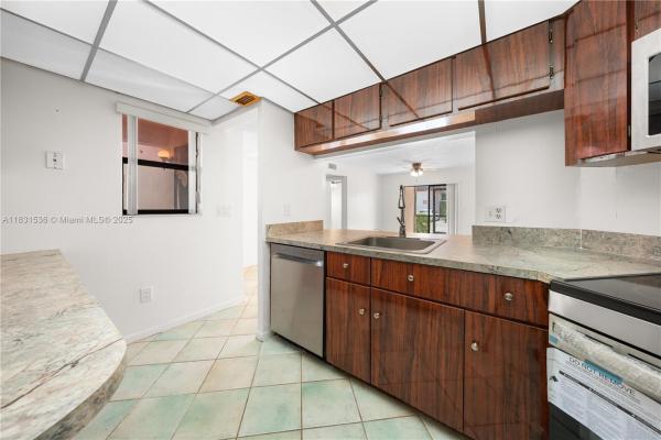 20905 NE 8th Ct 101-36, Miami, Florida 33179, image 1