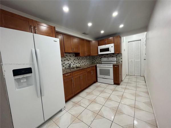 Chatillon Hall, 1020 94th St #202, Bay Harbor Islands, Florida 33154, image 2