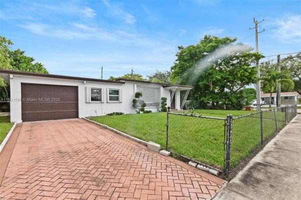 Boulevard Estates, 7201 Hayes St, Hollywood, Florida 33024, image 2