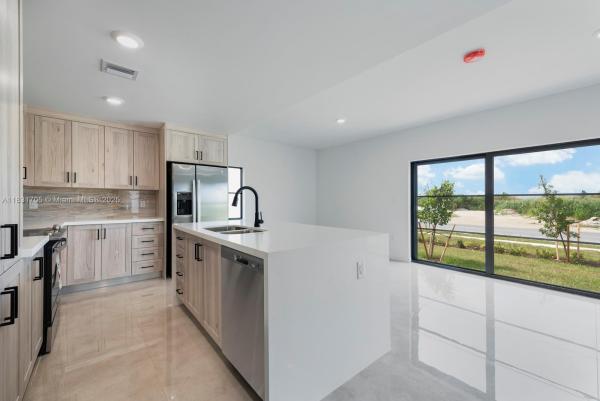 On Alba, 1318 NW 1st St, Florida City, Florida 33034, image 2