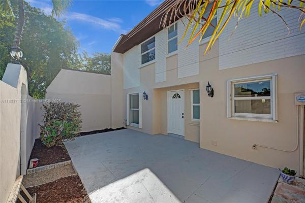 Miami Lakes Golf Course Village, 7310 S Miami Lakeway S, Miami Lakes, Florida 33014, image 3