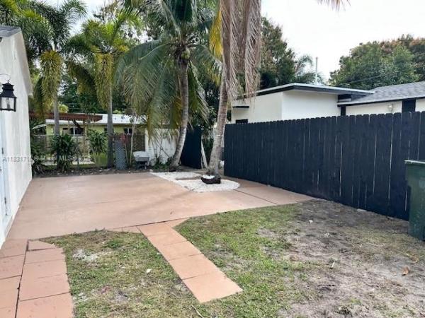 Highland Square, 42 SE 10th Ter, Dania Beach, Florida 33004, image 1
