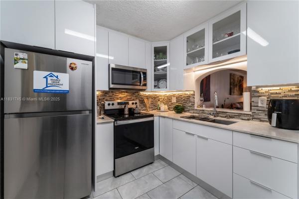 Somerset, 2800 Somerset Dr #215J, Lauderdale Lakes, Florida 33311, image 1