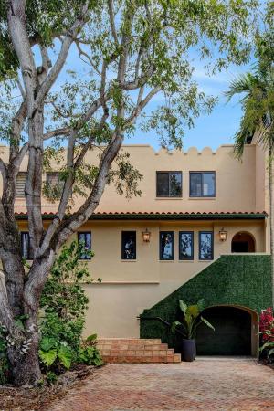 Royal Harbour Yacht Club, 6206 Paradise Point Dr, Palmetto Bay, Florida 33157, image 1
