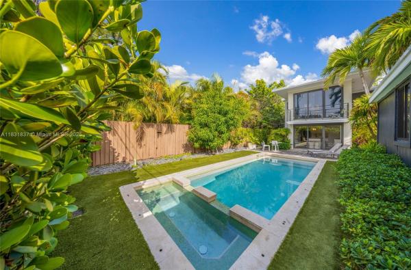 Isle Of Normandy Trouville, 1548 Biarritz Dr, Miami Beach, Florida 33141, image 1