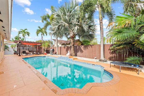 Harriel Estates, 17130 SW 93rd Ave, Palmetto Bay, Florida 33157, image 1