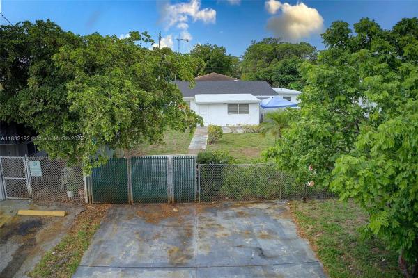 North Hollywood, 25 SW 14th St 0, Dania Beach, Florida 33004, image 1