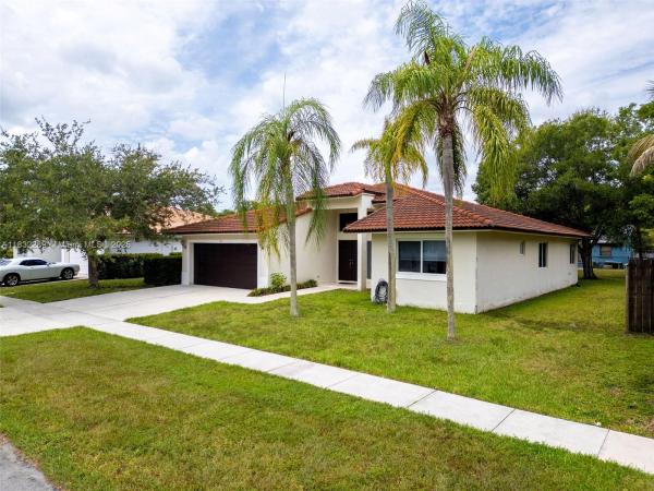Bonaventure Lakes, 581 SW 169th Way, Weston, Florida 33326, image 2