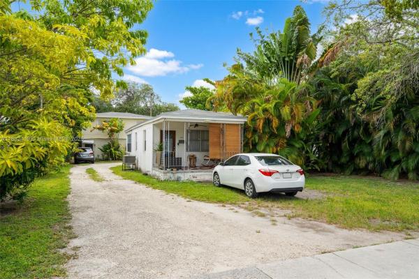 Country Club Estates, 633 De Soto Dr, Miami Springs, Florida 33166, image 2