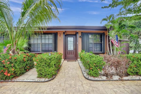 Cedarwoods At Pembroke Lakes, 2251 Dogwood Ct, Pembroke Pines, Florida 33026, image 1