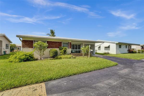 Sheridan Lakes Houses, 3148 Sheridan Ln #163, Hollywood, Florida 33021, image 2