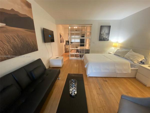8080 Tatum Waterway Dr 25, Miami Beach, Florida 33141, image 1
