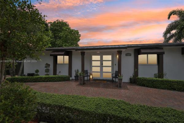 Central Manor, 2550 SW 68th Ave, Coral Terrace, Florida 33155, image 3