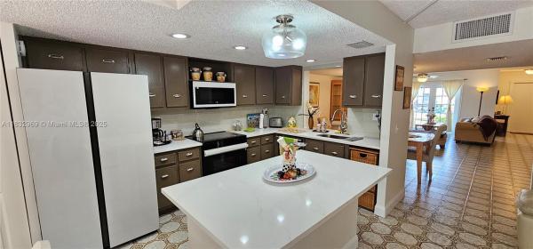 Venetian Park, 2206 NE 7th St #4, Hallandale Beach, Florida 33009, image 1