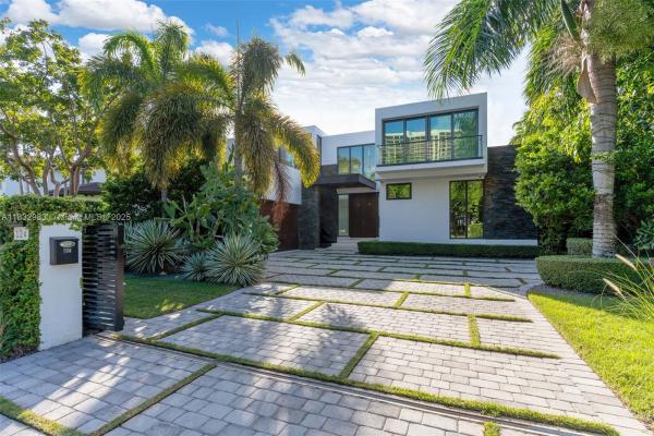 Bal Harbour Village, 124 Park Dr, Bal Harbour, Florida 33154, image 1