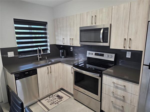 Carousso Estates, 2228 N 19th Ave #E, Hollywood, Florida 33020, image 1