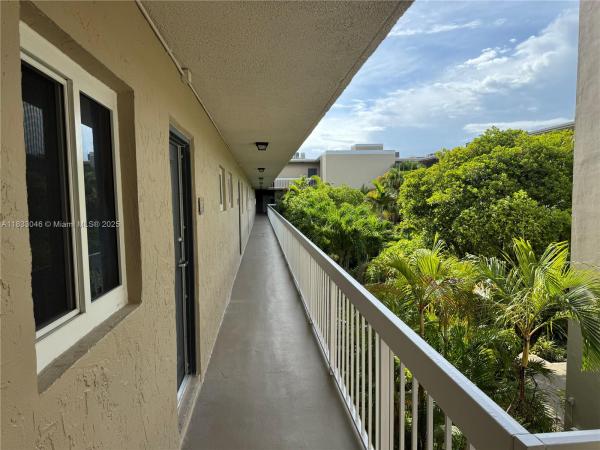 Village Of Kings Creek, 7915 Camino Real #N-302, Glenvar Heights, Florida 33143, image 2
