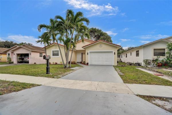 Liberia, 2444 Raleigh St, Hollywood, Florida 33020, image 1