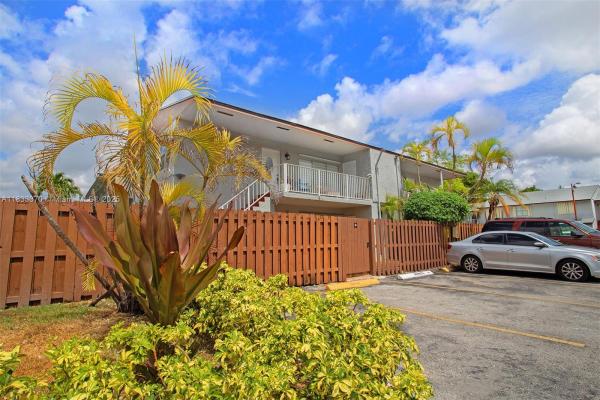 15411 SW 81 Circle Ln 34, Unincorporated Dade County, Florida 33193, image 1