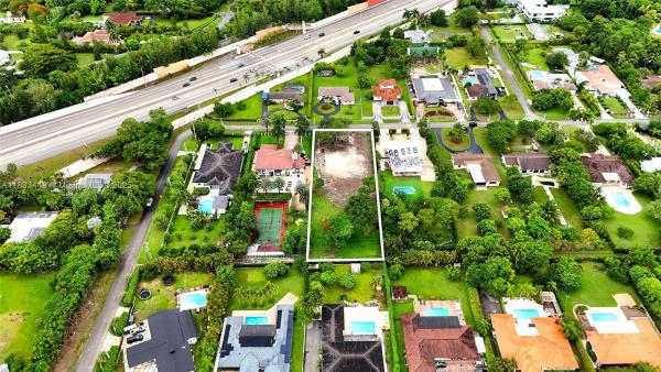 Sunkist Estates, 8241 SW 58th St, Olympia Heights, Florida 33143, image 2