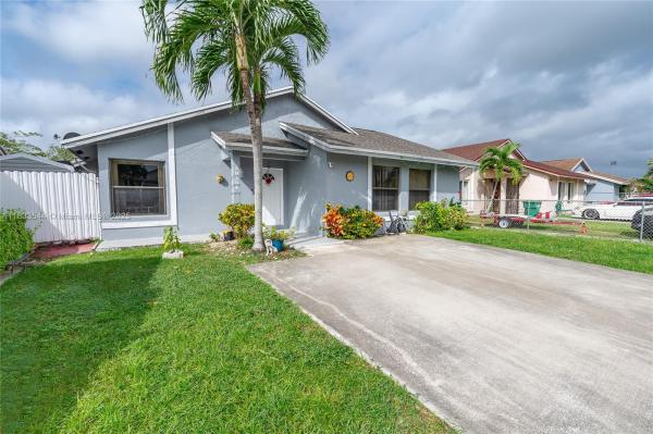 Pine Needles East Homes, 30204 SW 161st Ave, Leisure City, Florida 33033, image 3