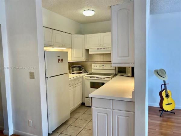 820 SW 11th Ave #15B, Hallandale Beach, Florida 33009, image 1