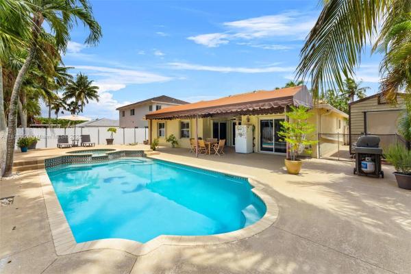 Quirch, 15218 SW 181st Ter, Richmond West, Florida 33187, image 3