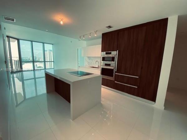 Paramount Miami Worldcenter, 851 NE 1st Ave #1808, Miami, Florida 33132, image 1
