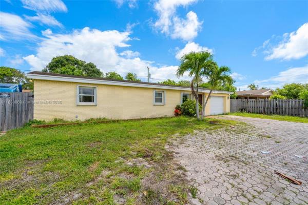 Floral Park Lantana, 2727 Hypoluxo Rd, Lake Worth, Florida 33462, image 2