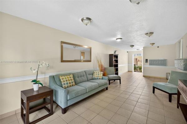 Royal Palm Villas, 1821 Jefferson Ave #202, Miami Beach, Florida 33139, image 3