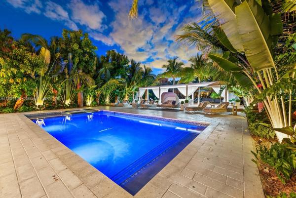 Mid Golf, 3734 Chase Ave, Miami Beach, Florida 33140, image 1