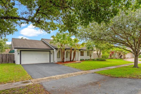 Tanglewood, 10203 SW 49th Pl, Cooper City, Florida 33328, image 2
