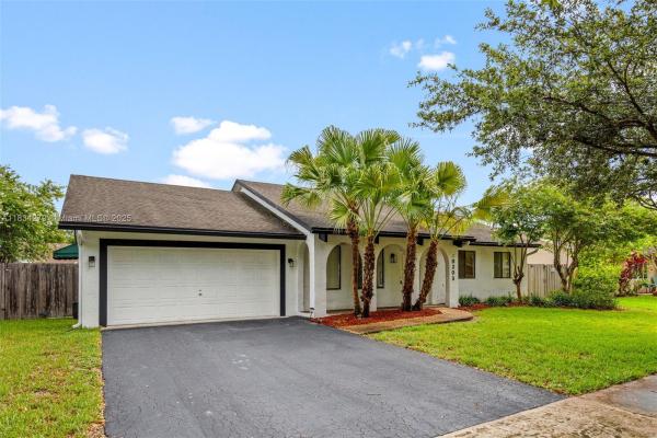 Tanglewood, 10203 SW 49th Pl, Cooper City, Florida 33328, image 3