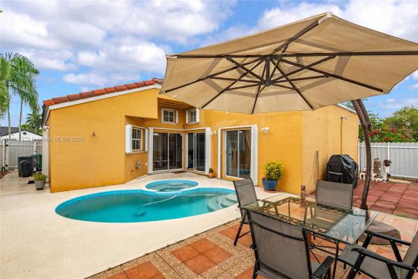 Lake Pointe, 692 NW 125th Ct, Tamiami, Florida 33182, image 2