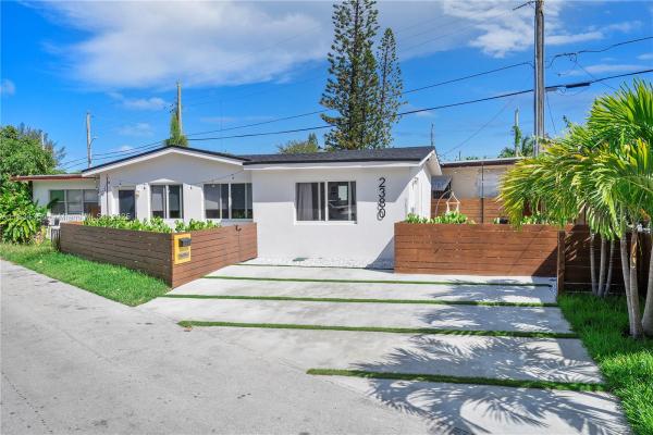 2380 NE 137th St, Miami, Florida 33181, image 1